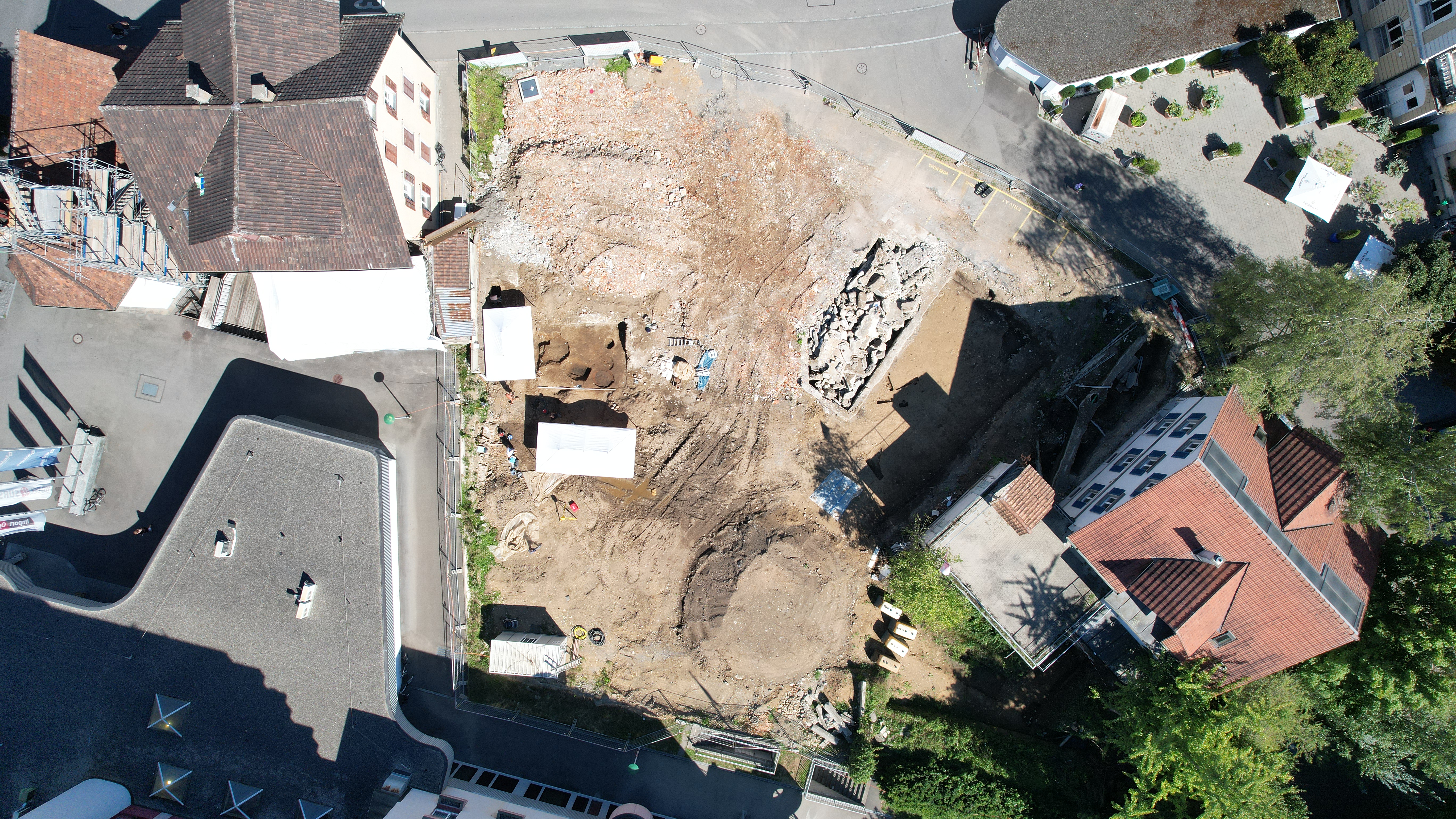 Baustelle und Grabungsflächen aus der Vogelperspektive.